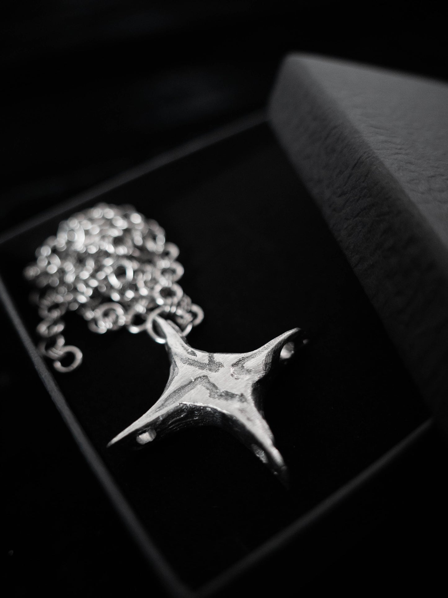 Collier pendentif étoile brut