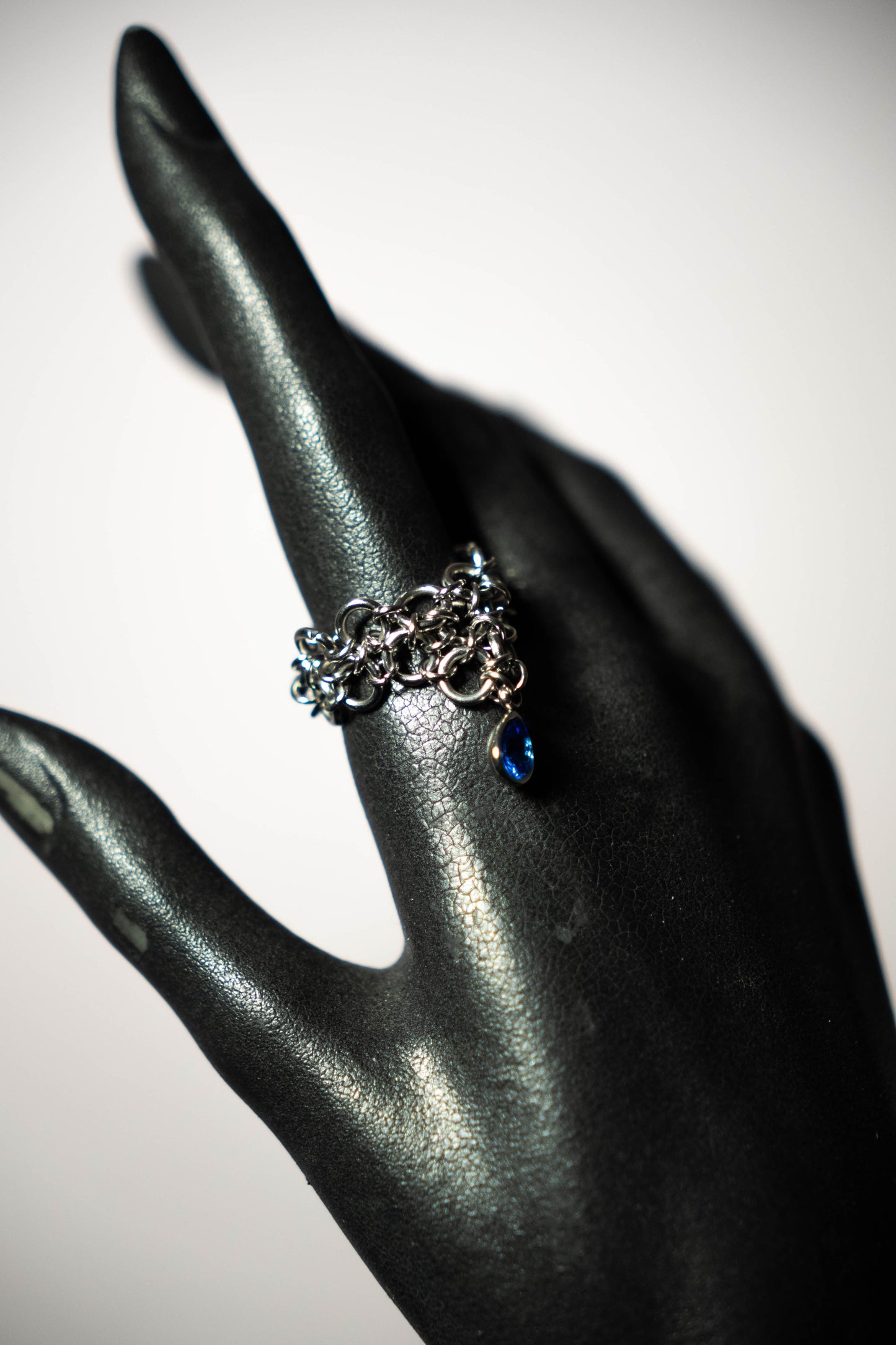 Bague en maille gemme bleue