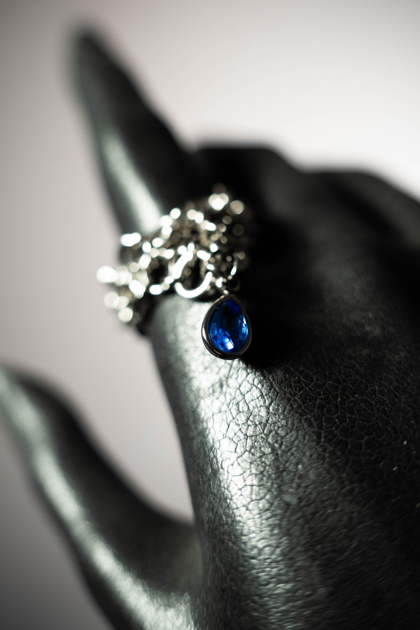 Bague en maille gemme bleue